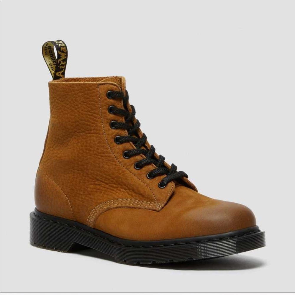 ISO 1460 pascal titan dr martens, made in England